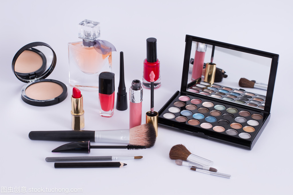 女性化妝品 美麗工具與自我表達的藝術(shù)